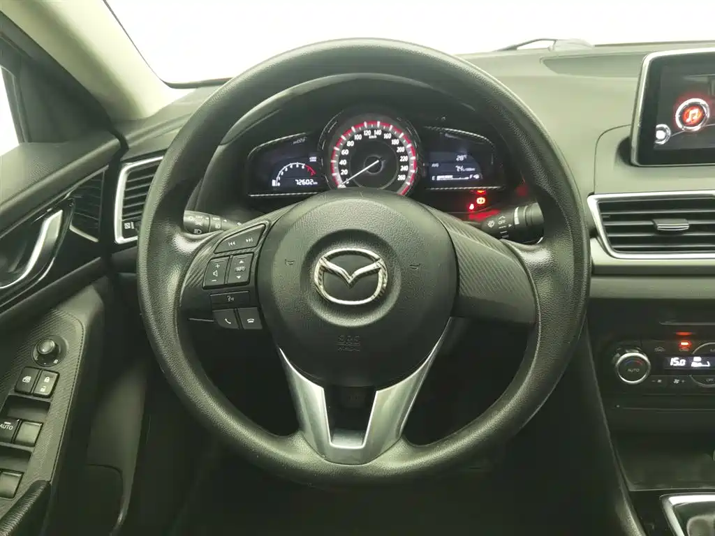 Mazda 3 Axela 2016 — фото 11