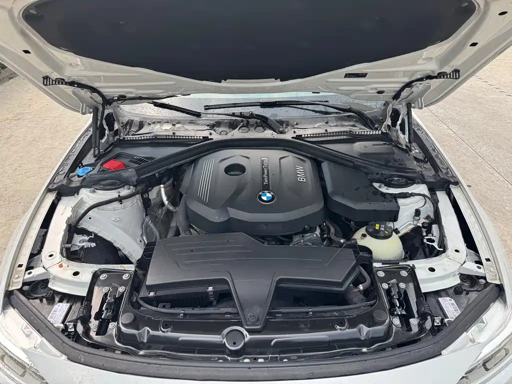 BMW 3 Series 2017 — фото 15