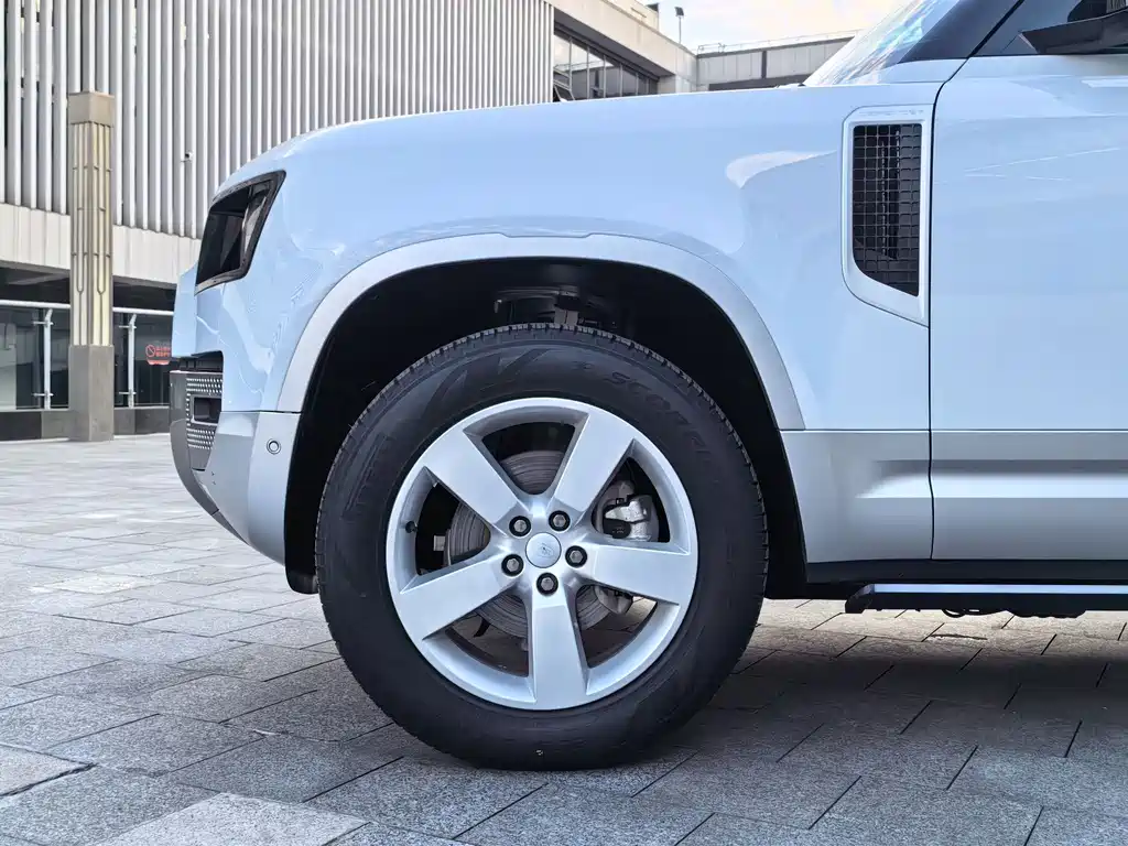Land Rover Defender 2022 — фото 19