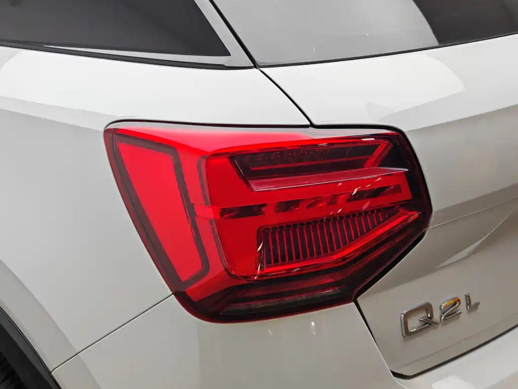 Audi Q2L 2021 — фото 7