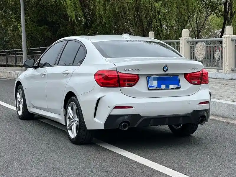 BMW 1 Series 2022 — фото 12