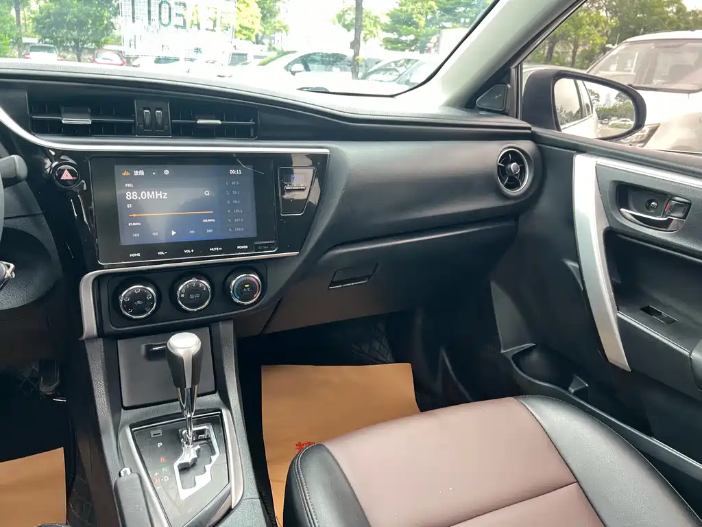 Toyota Corolla 2018 — фото 17