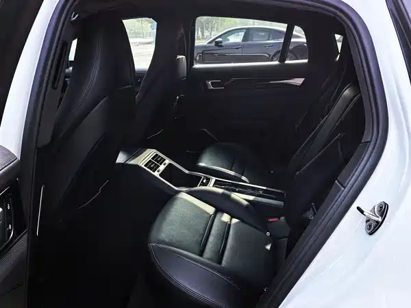 Porsche Panamera 2023