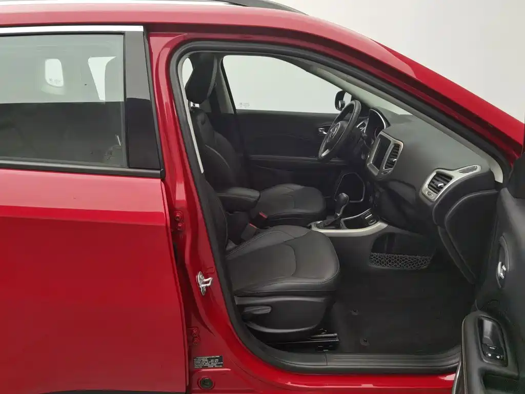 Jeep Compass 2018 — фото 23