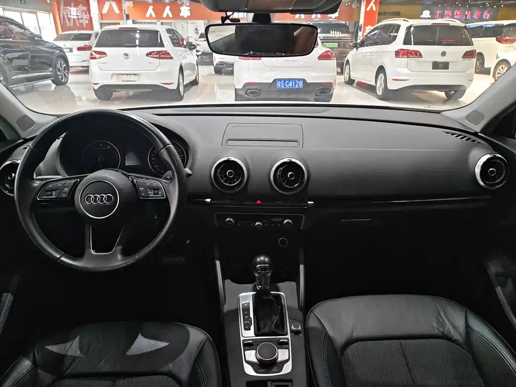 Audi A3 2018 — фото 9