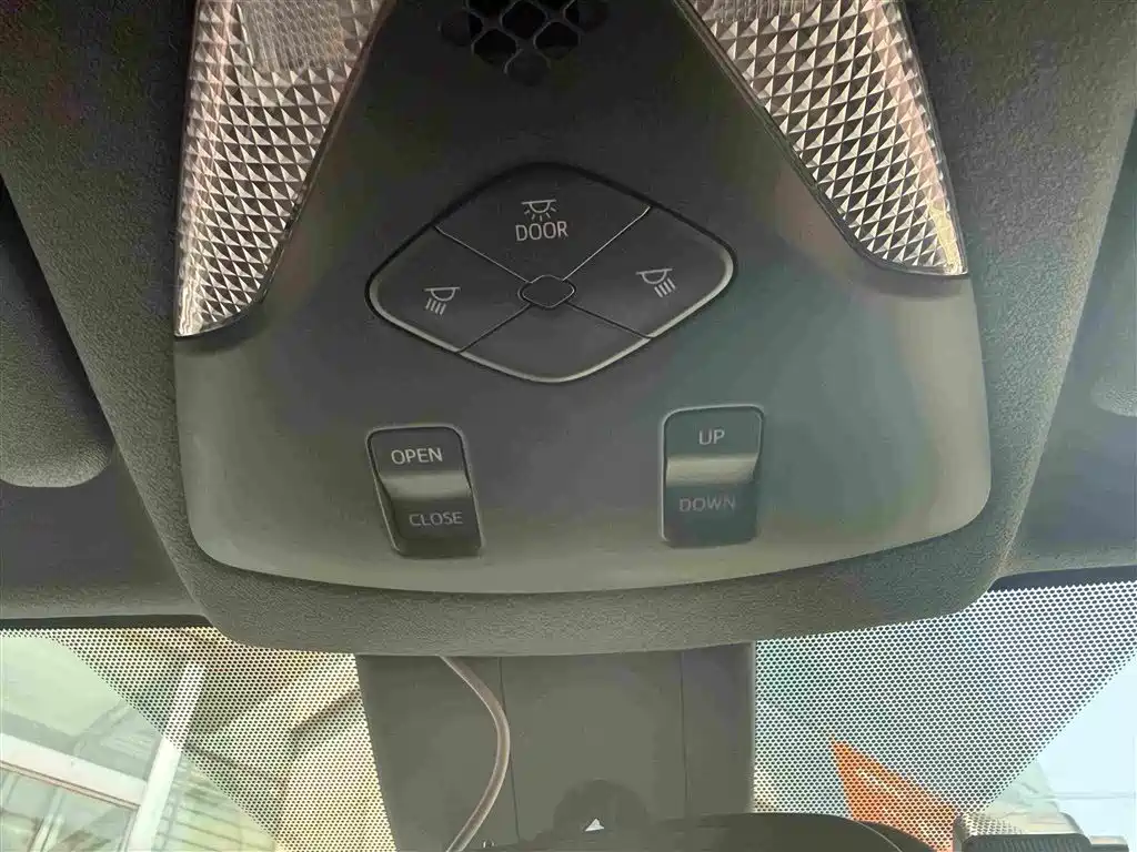Toyota C-HR 2020 — фото 20
