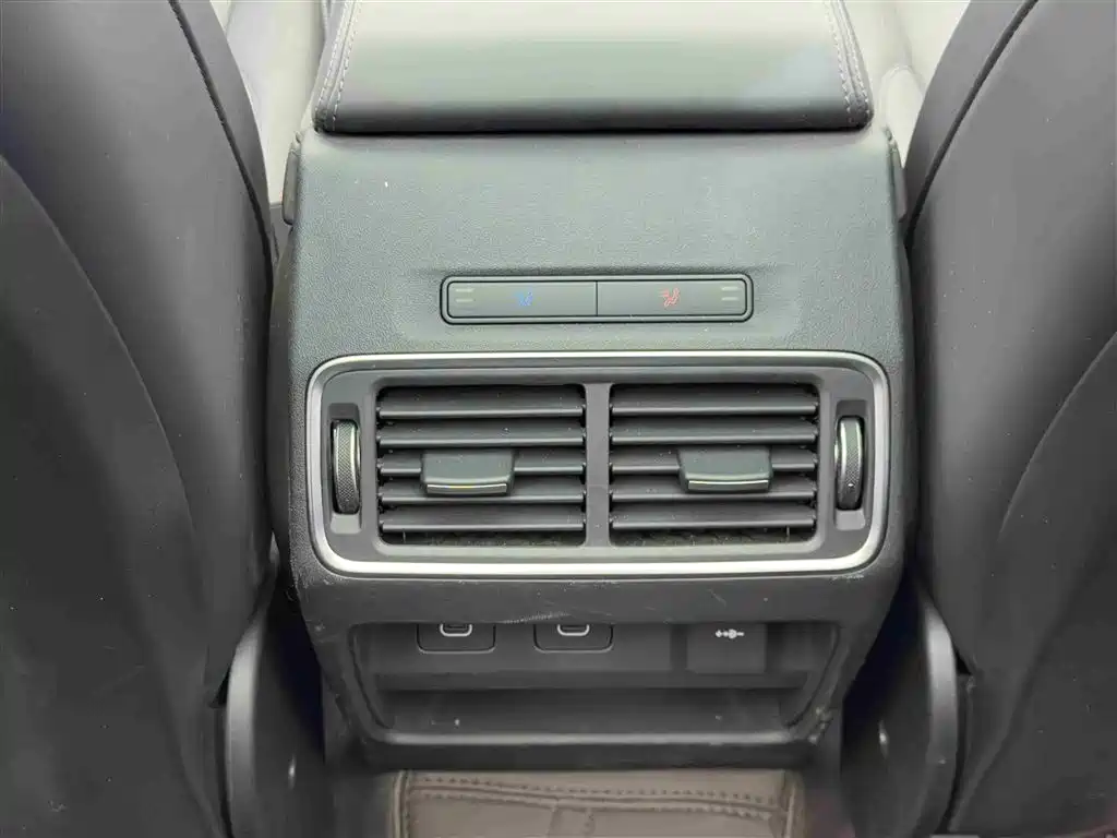 Land Rover Discovery Sport 2024 — фото 11