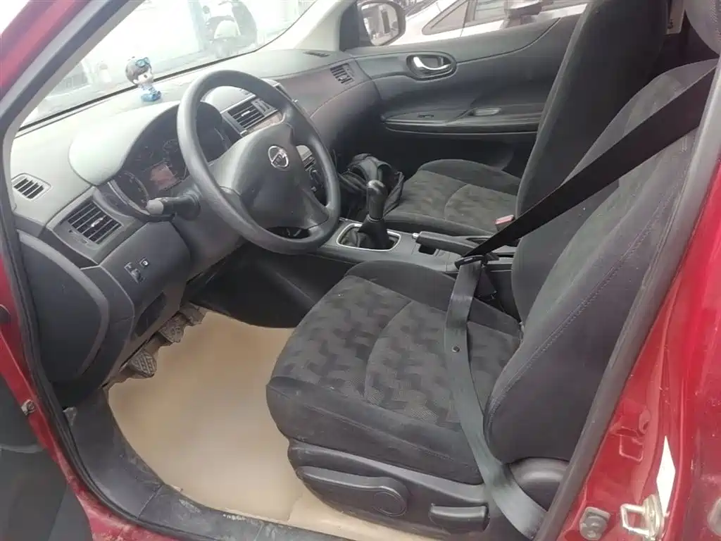 Nissan Tiida 2016 — фото 15