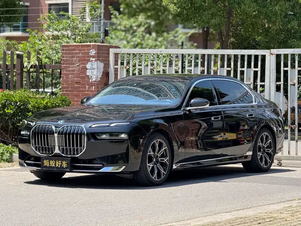 BMW 7 Series 2024 — фото 1