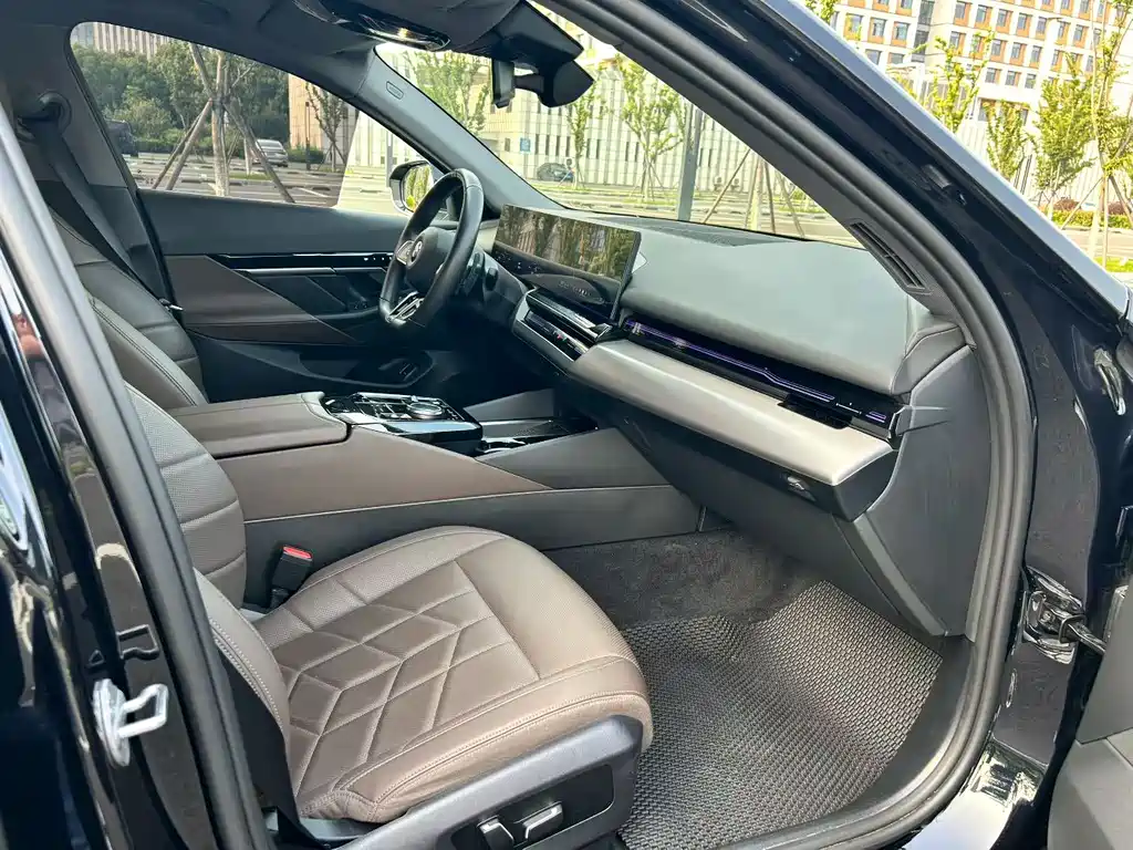 BMW 5 Series 2025