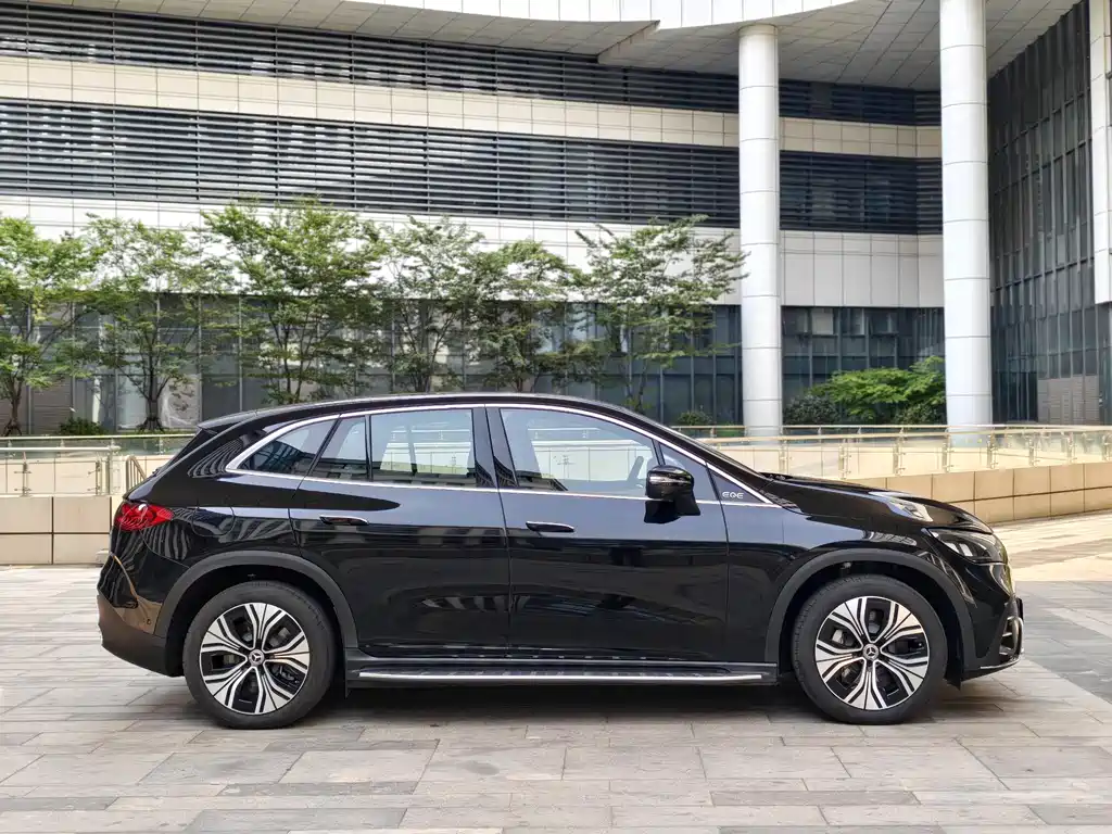 Mercedes-Benz EQE SUV 2025