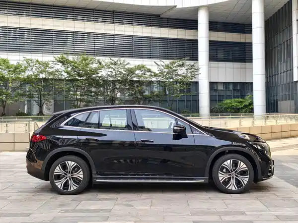 Mercedes-Benz EQE SUV 2025
