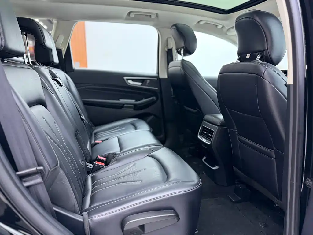 Ford Edge 2023 — фото 15