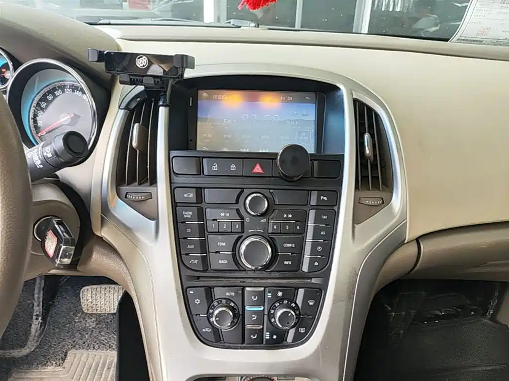 Buick Excelle 2015 — фото 13