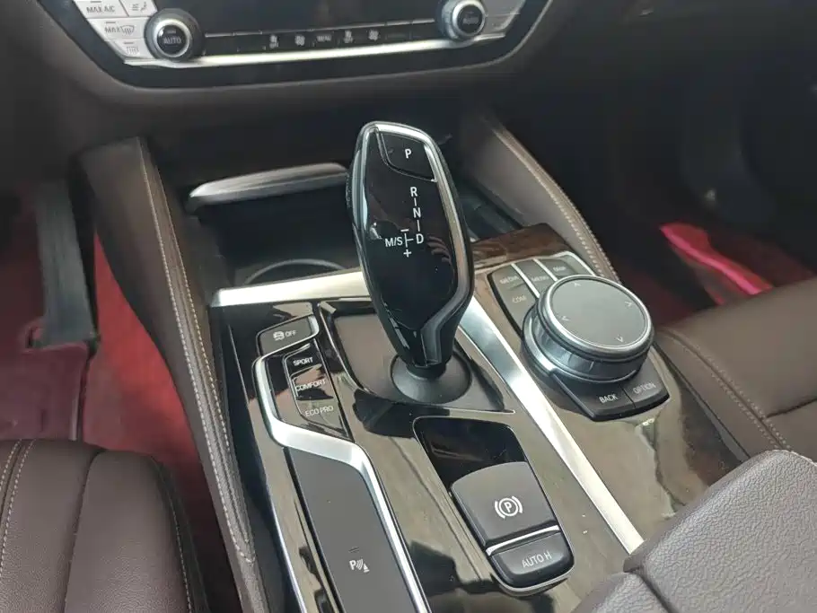 BMW 5 Series 2020 — фото 16