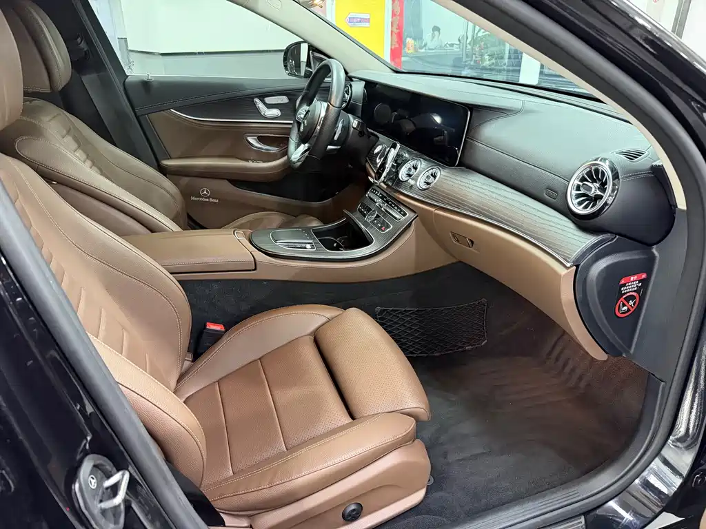 Mercedes-Benz E-Class 2019 — фото 12