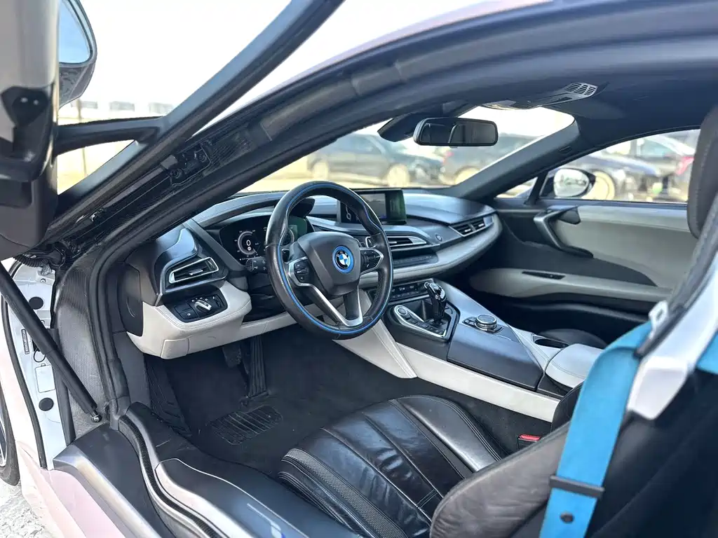 BMW i8 2016 — фото 8
