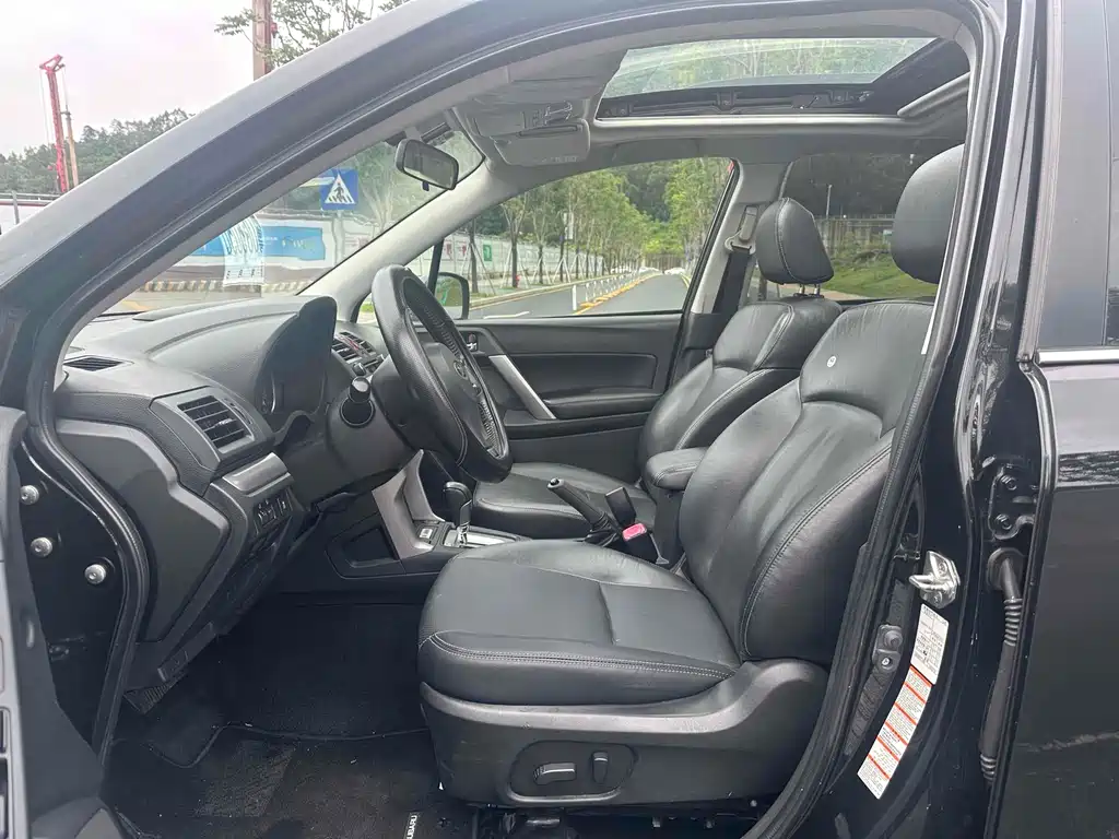 Subaru Forester 2015 — фото 8