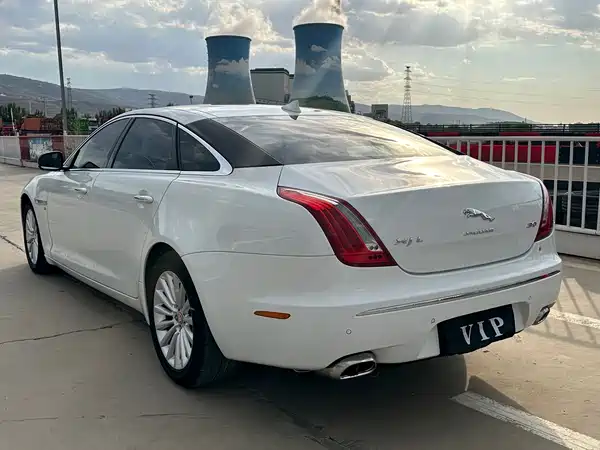 Jaguar XJ 2016