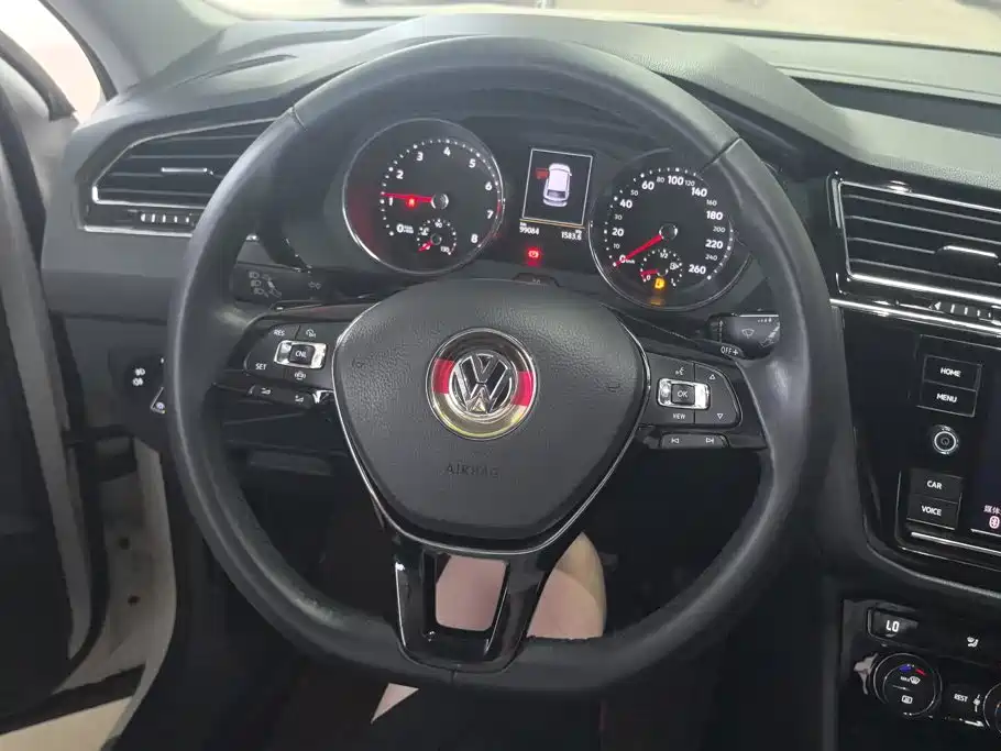 Volkswagen Tiguan L 2018 — фото 15