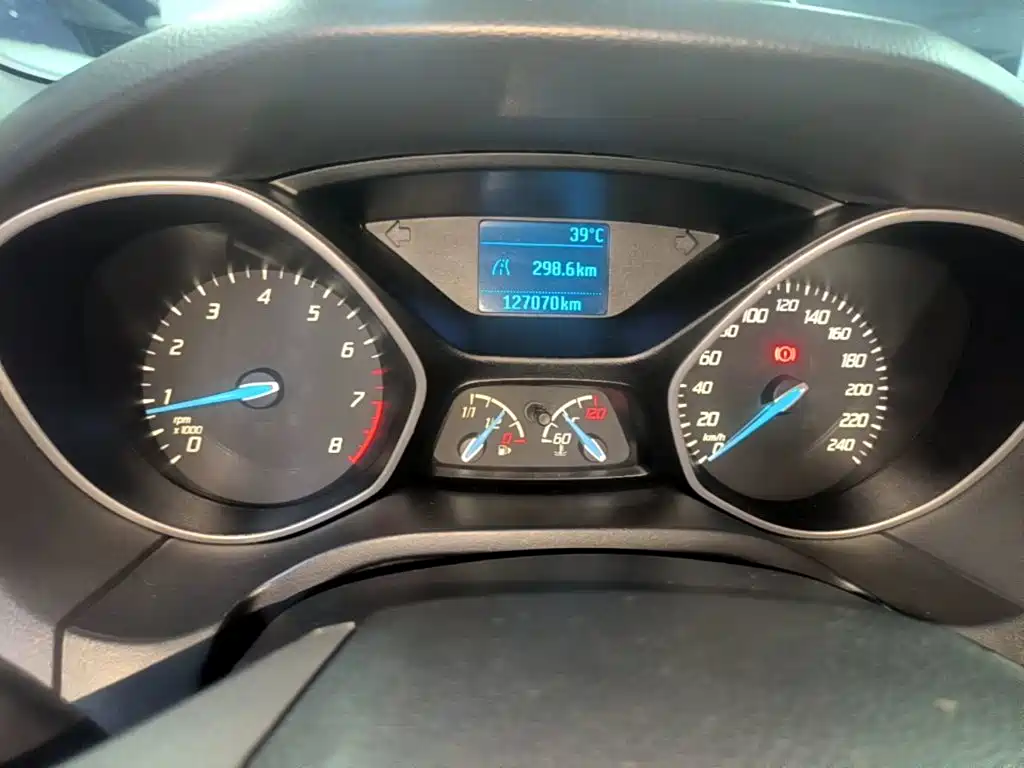 Ford Focus 2015 — фото 12