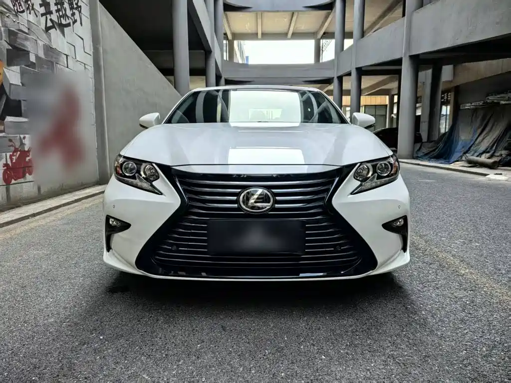 Lexus ES 2018 — фото 9