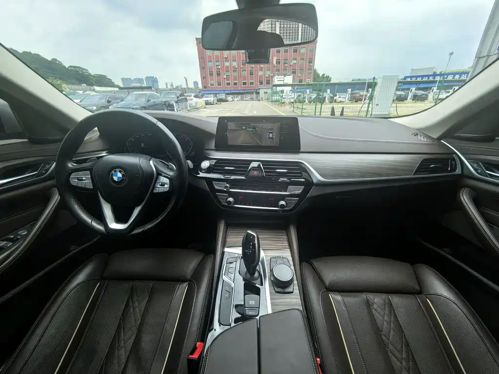 BMW 5 Series 2020 — фото 12