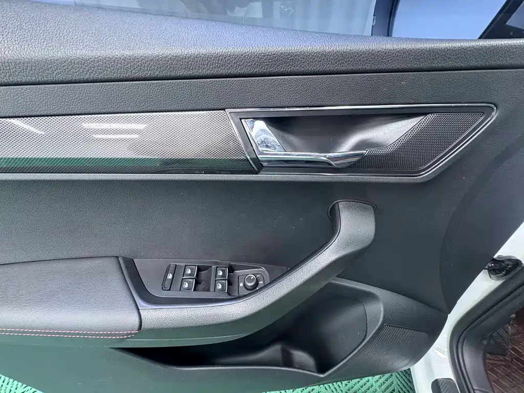 Skoda Karoq 2023 — фото 9
