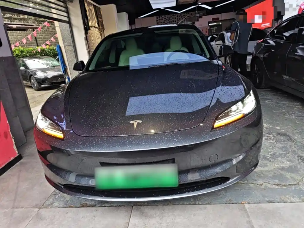 Tesla Model 3 2024