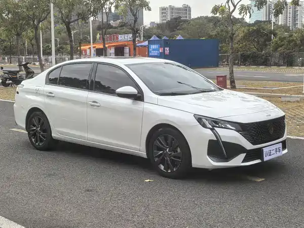 Peugeot 408 2022