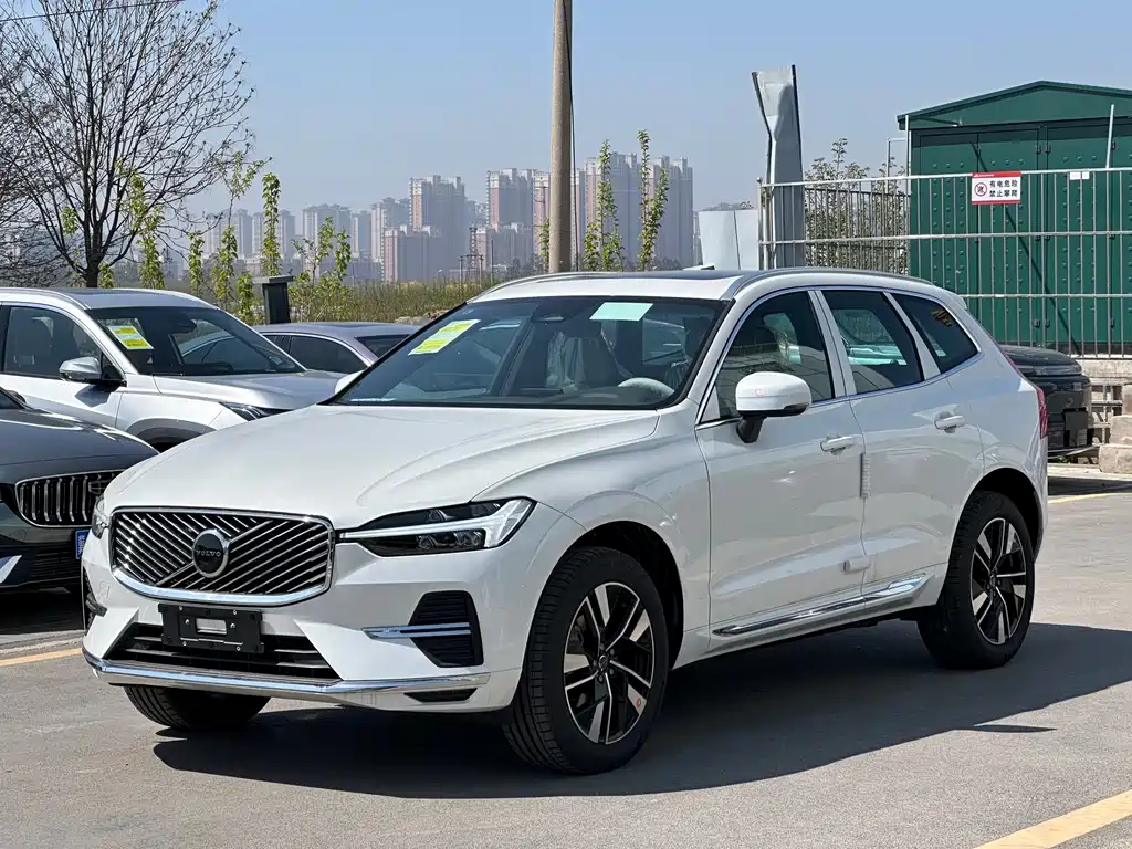 Volvo XC60 2026 — фото 1