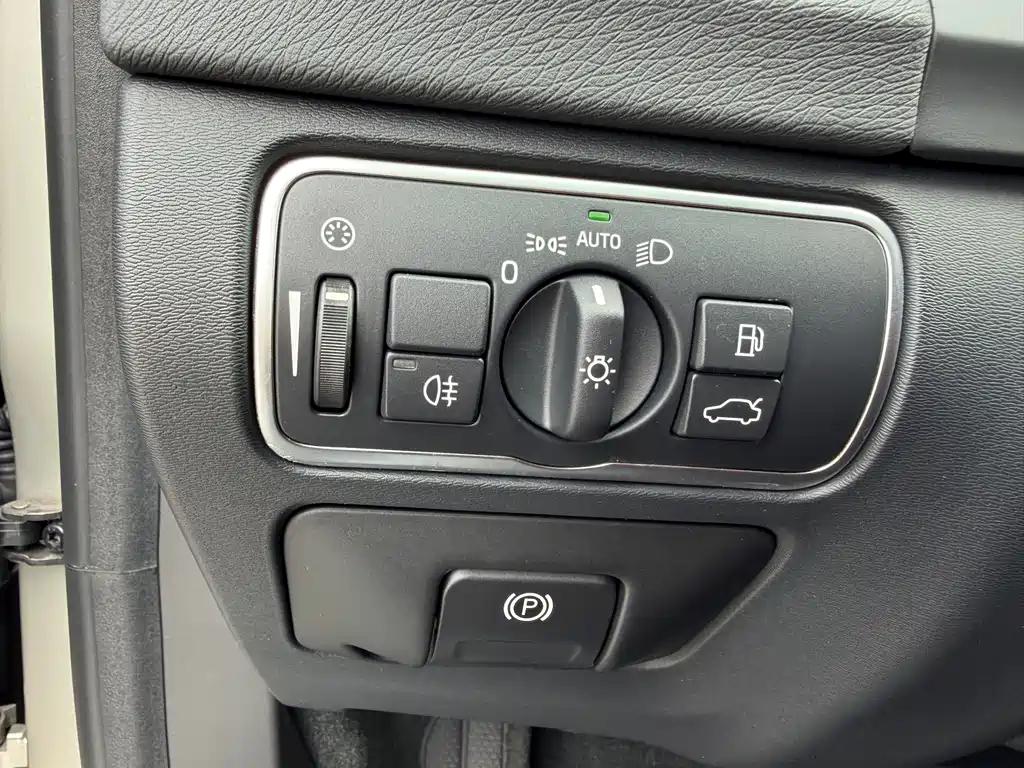 Volvo S60 2017 — фото 14