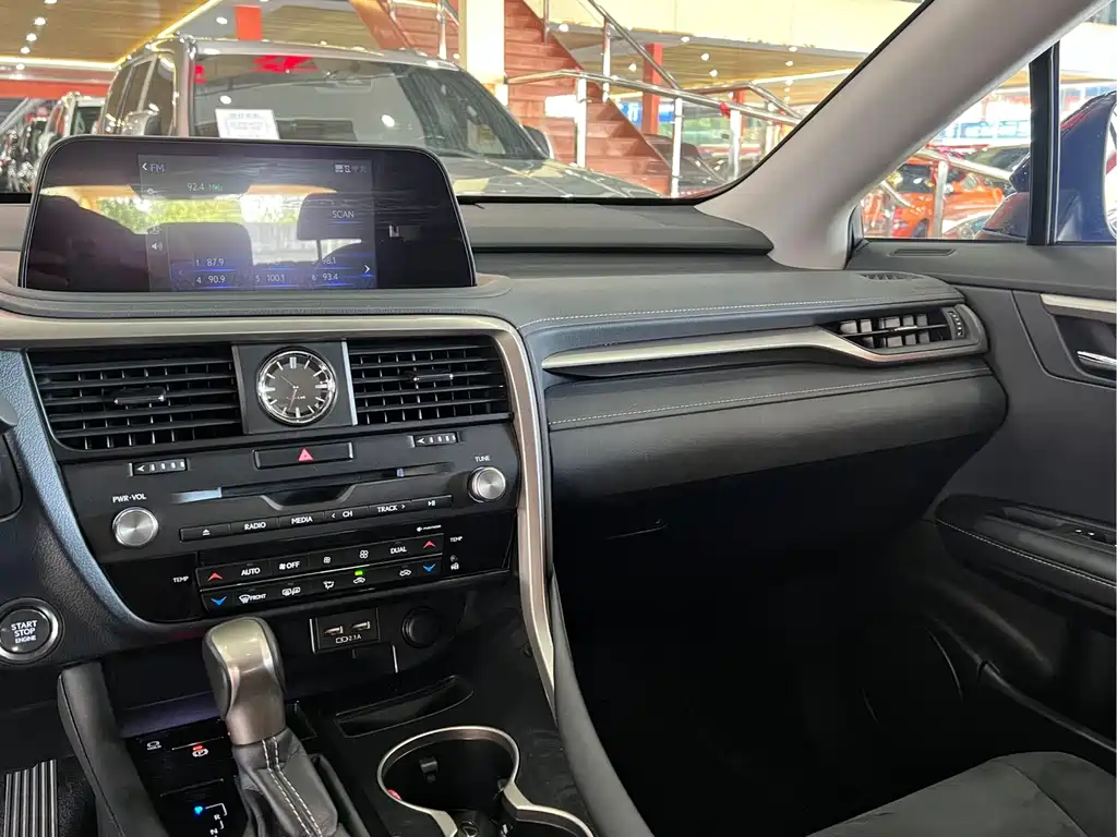 Lexus RX 2020 — фото 13