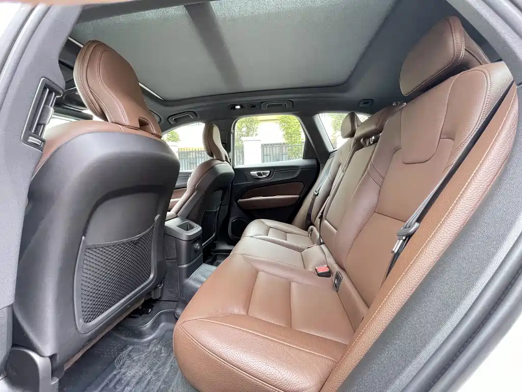 Volvo XC60 Plug-In Hybrid 2021 — фото 37