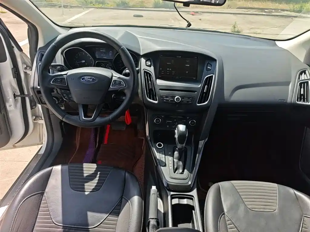 Ford Focus 2016 — фото 10