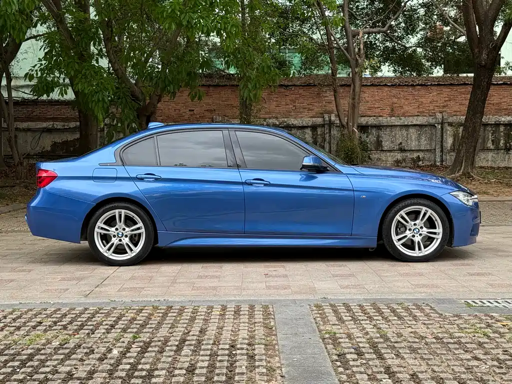 BMW 3 Series 2017 — фото 16