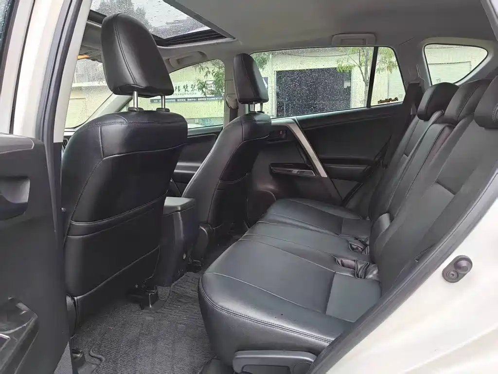 Toyota RAV4 2016 — фото 6