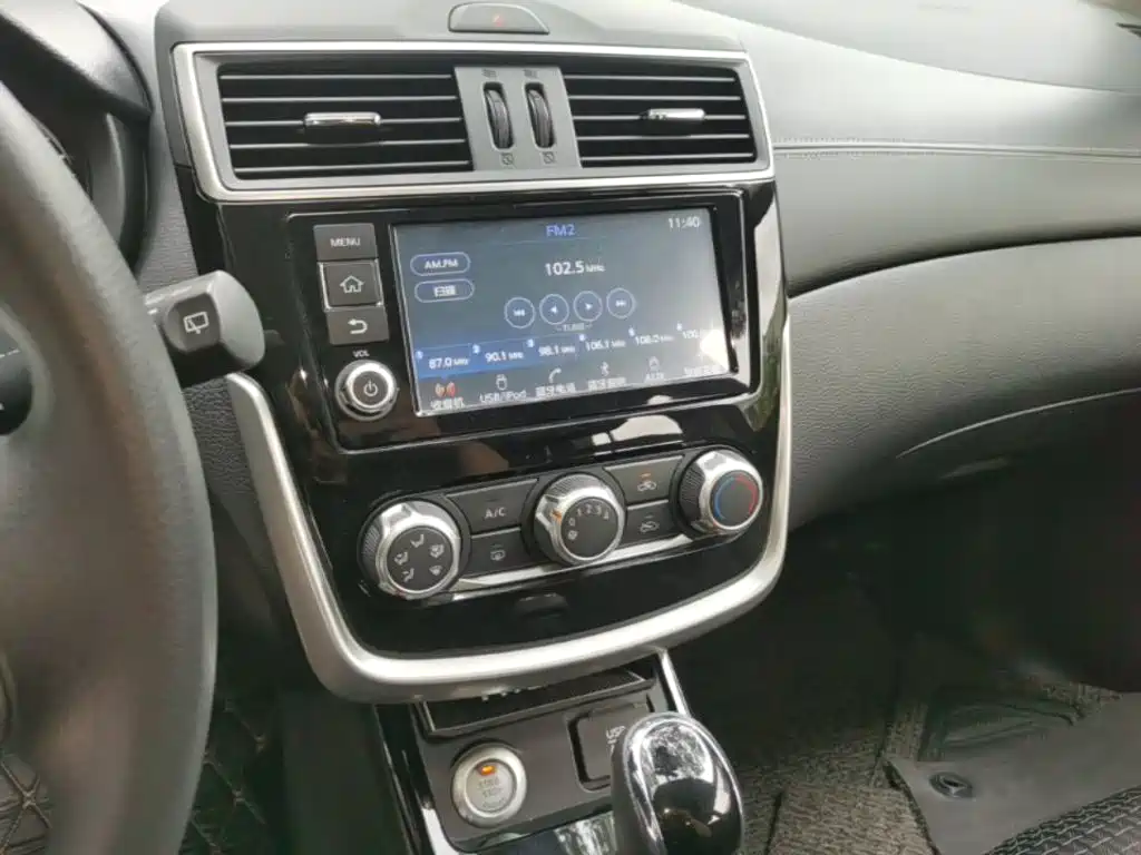 Nissan Tiida 2018 — фото 13