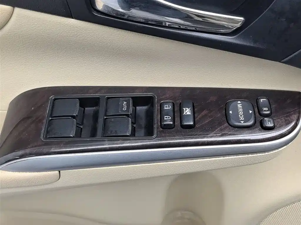 Toyota Camry 2016 — фото 9