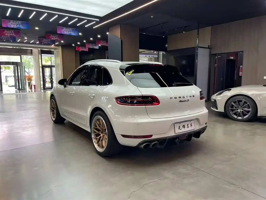 Porsche Macan 2018 — фото 17
