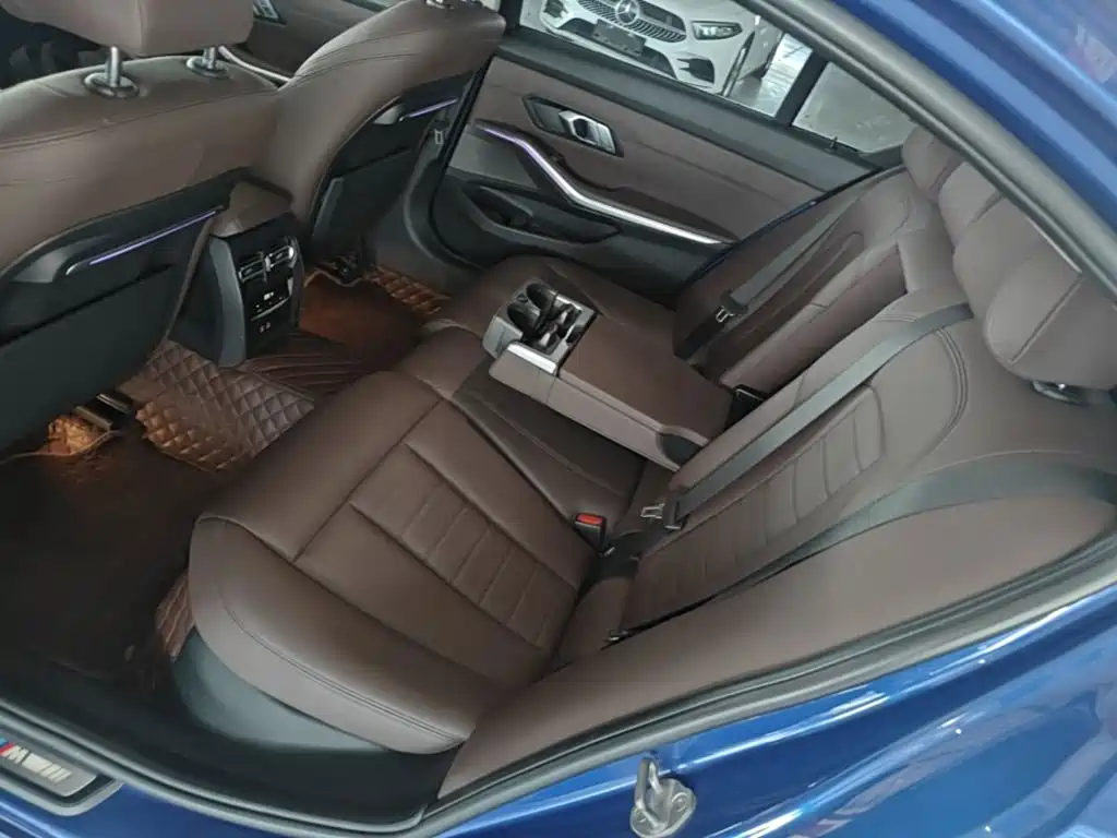 BMW 3 Series 2019 — фото 17