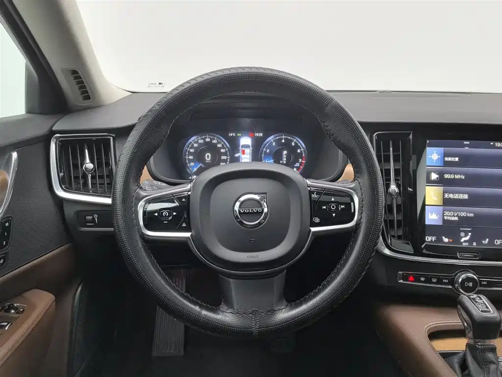 Volvo S90 2017 — фото 11