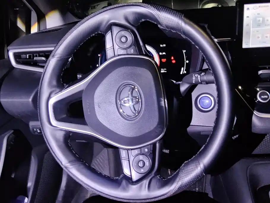 Toyota Corolla 2023 — фото 15