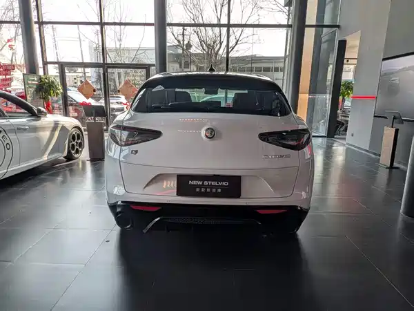 Alfa Romeo Stelvio 2023