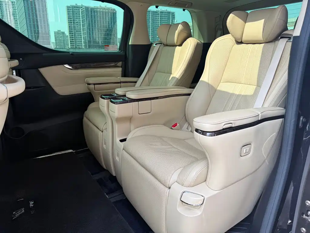 Toyota Vellfire 2022 — фото 12