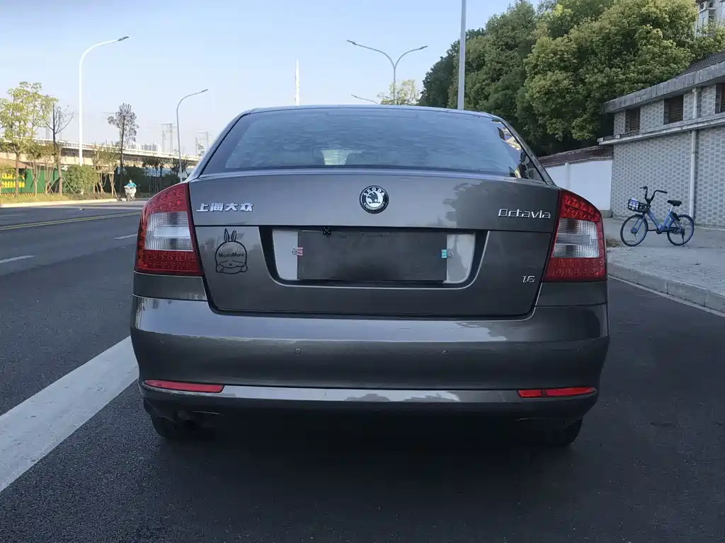 Skoda Octavia 2011 — фото 10