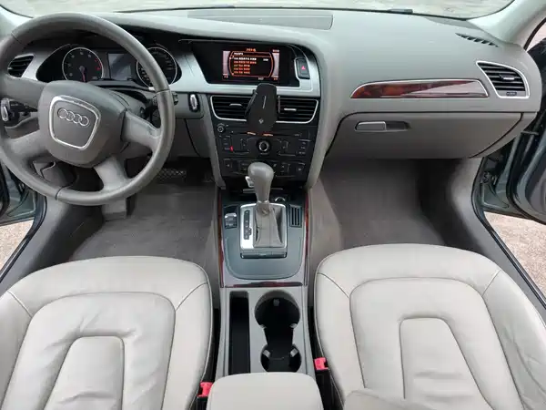 Audi A4L 2011