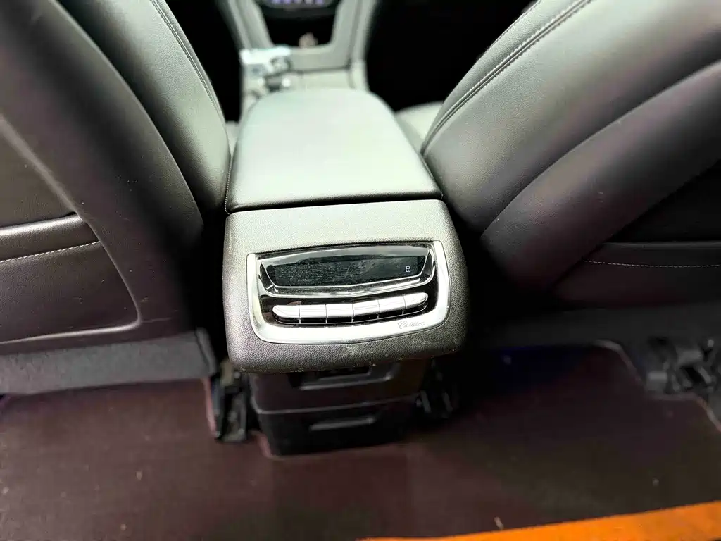 Cadillac XT6 2022 — фото 17