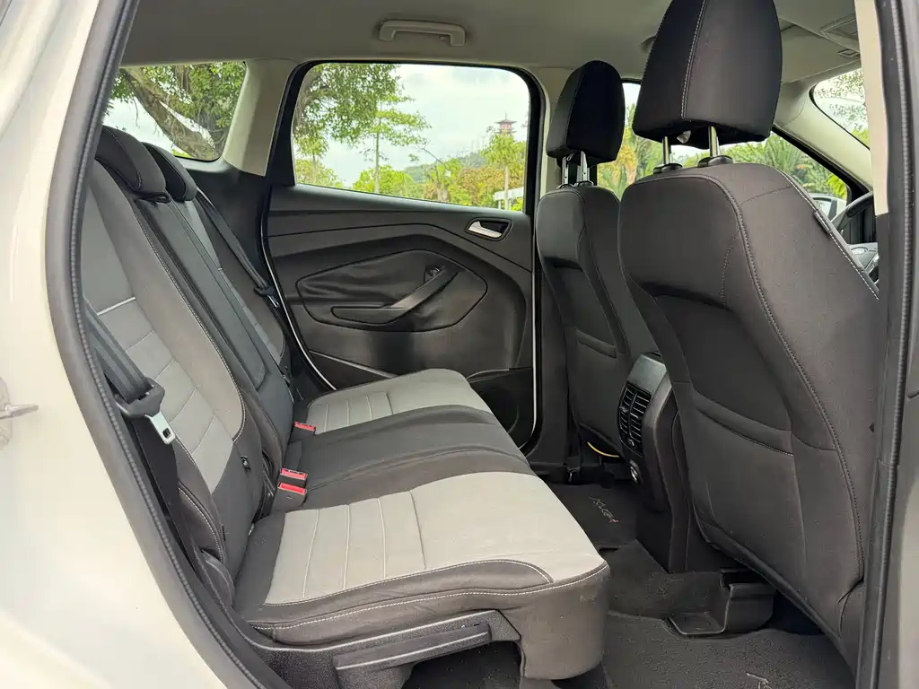 Ford Kuga 2016 — фото 20