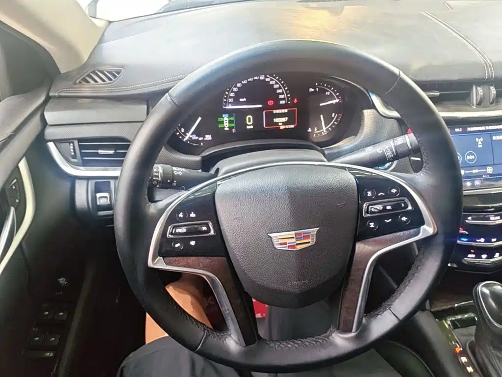 Cadillac XTS 2018 — фото 11